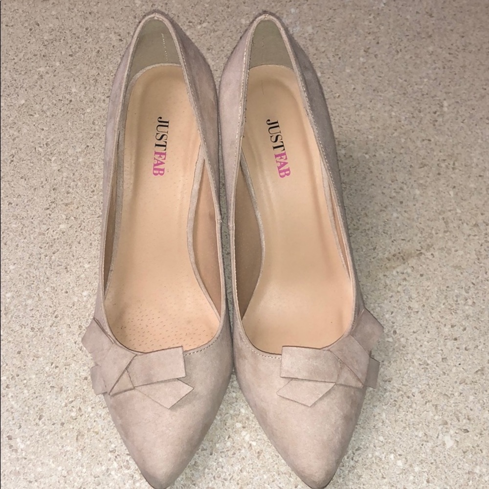 Justfab Aydna. Cute as a bow. Size 10M.Color Blush